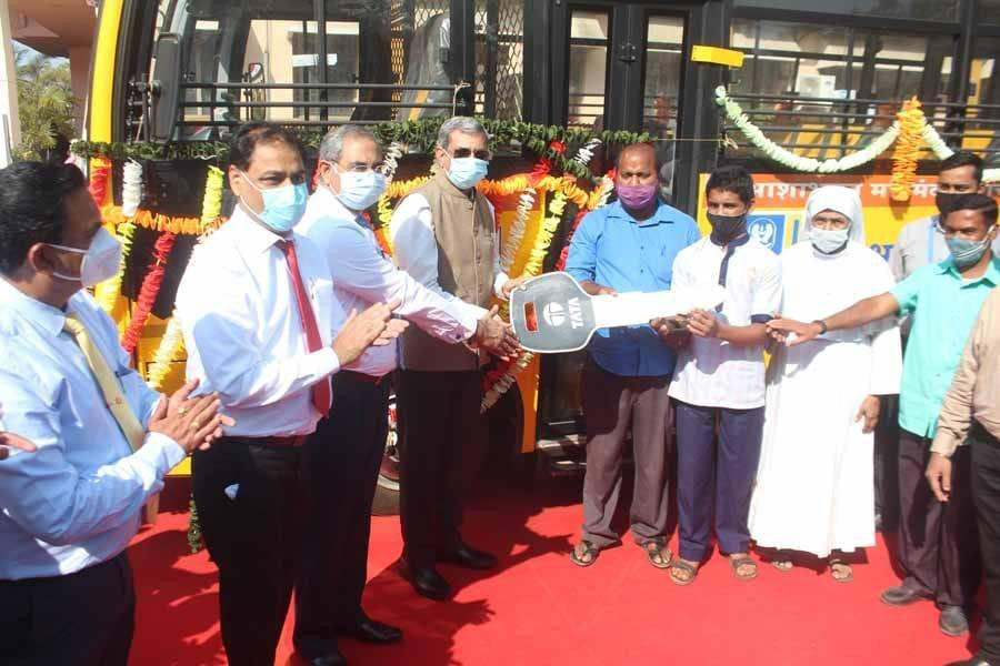 School-Bus-to-Param-Prasad-Charitable-Society-Asha-Bhavan-Special-School,-Kodoli-–Satara-DO–Western-